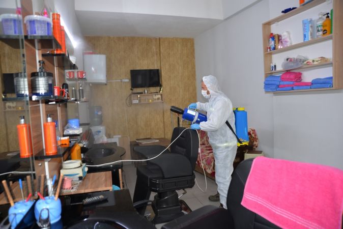 HENDEK'TE BERBER VE KUAFÖRLER DEZENFEKTE EDİLİYOR
