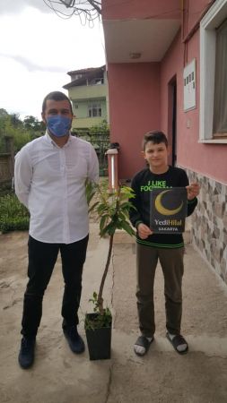 YediHilal Sakarya Şubesi Sancaktarlara Fidan Hediyesi 