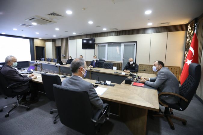 Vali Kaldırım Koronavirüs Değerlendirme Toplantısına Başkanlık Etti