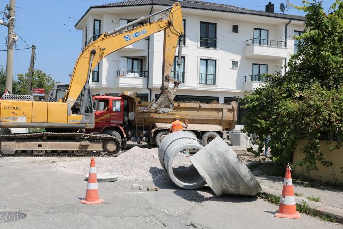 Büyükşehir Güneşler’de bin metrelik yağmursuyu imalatına başladı