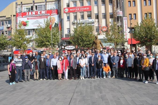SAKARYA İL ÖRGÜTÜ ATATÜRK ANITINA ÇELENK BIRAKTI