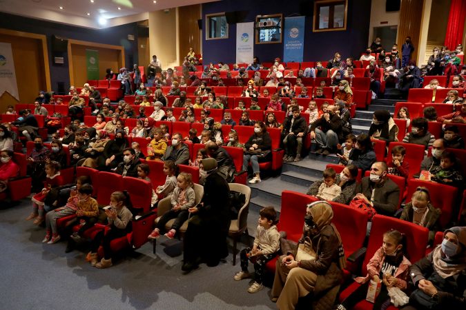 Çocuklar ‘Kaptan Pengu’ ile eğlendi
