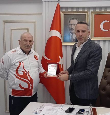Akgün’den Teşekkür Plaketi
