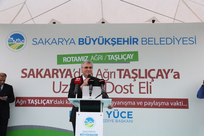 Büyükşehir ‘Kardeşlik Sınır Tanımaz’ dedi: Ağrı’ya yardım tırı gönderdi