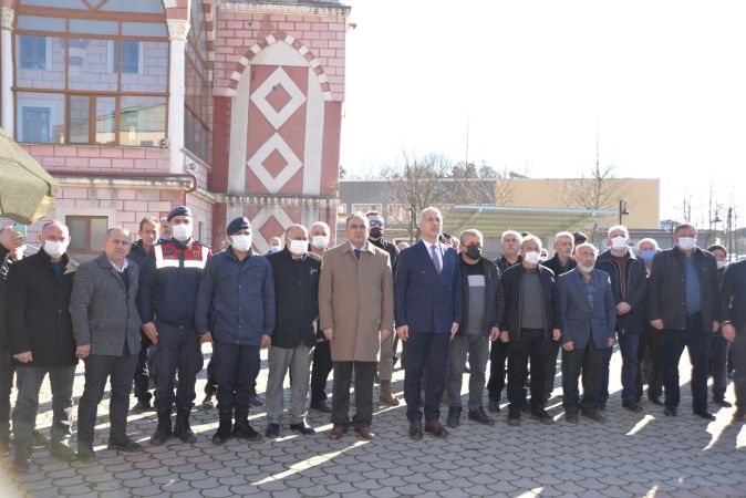YEŞİLYURT’A DEV TÜRK BAYRAĞI
