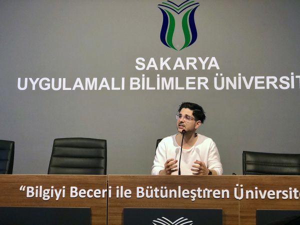 Sigaraya tepkilerini tasarımlarıyla gösterdiler