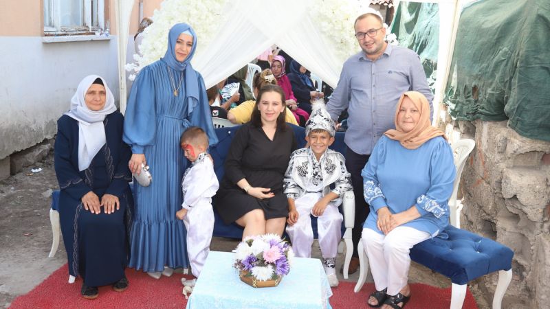 Yağız Ali ile Umut Ege; sünnet oldu