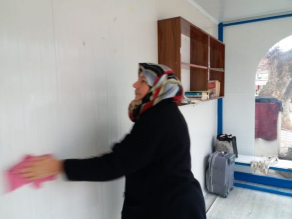 Bilecik Pazaryeri’nde kapalı minibüs durakları temizleniyor