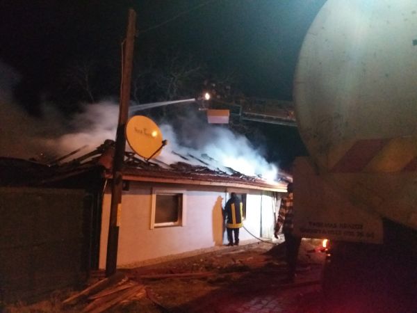 Pazaryeri ilçesinde geceyi alevler aydınlattı 