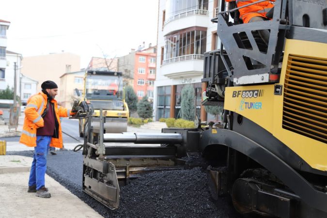 YENİMAHALLE’DE 4 AYRI SOKAKTA ASFALT ÇALIŞMALARI TAMAMLANDI