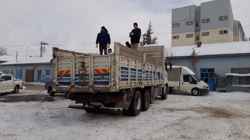 Bilecik Pazaryeri’nden deprem bölgesine yakacak odun yardımı