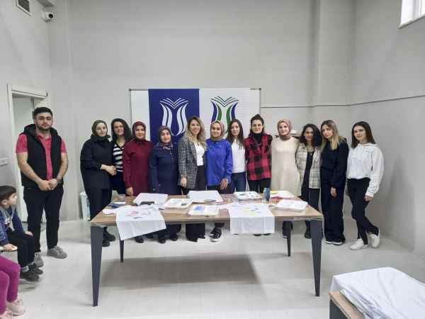 Otizmli bireylerle tahta baskı etkinliği yaptılar