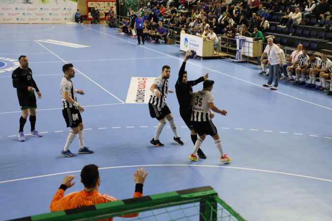 Büyükşehir hentbol Beşiktaş’a mağlup oldu