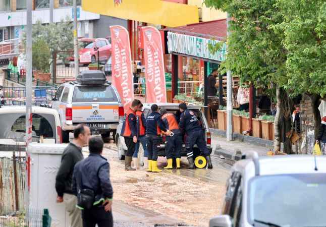 Vali Kızılkaya su baskınından etkilenen aileleri ziyaret etti