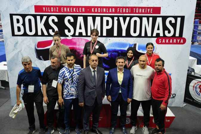 YILDIZ ERKEKLER VE KADINLAR TÜRKİYE FERDİ BOKS ŞAMPİYONASI SONA ERDİ