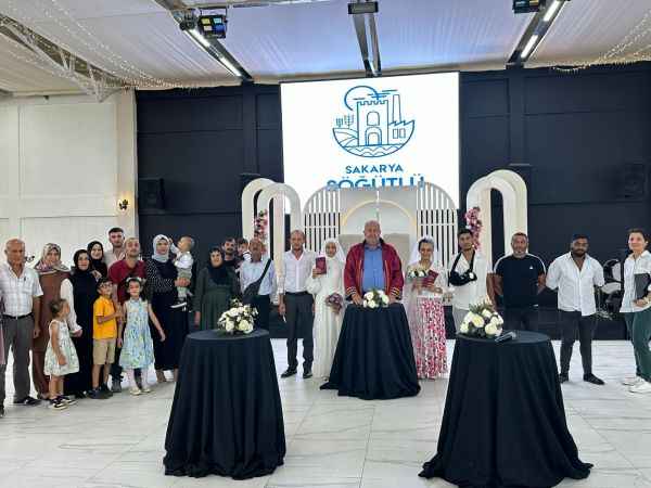 Söğütlü Düğün ve Toplantı Salonunda Toplu nikah töreni gerçekleştirildi.