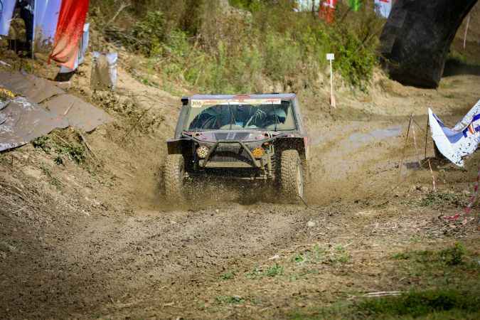 Türkiye'nin en iyi off-road pilotları Sakarya’da tozu dumana katıyor