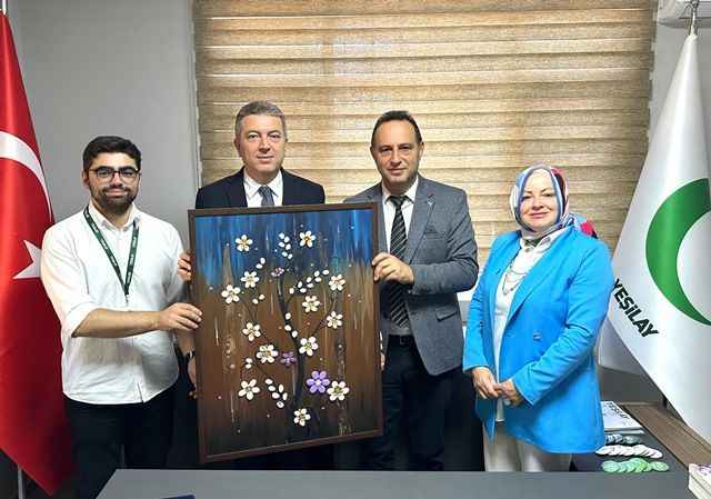 Sakarya Milletvekili Ertuğrul Kocacık'tan Yeşilay Sakarya Şubesine destek ziyareti