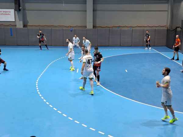 Büyükşehir hentbol galibiyet serisine Bursa’da devam etti 28-34