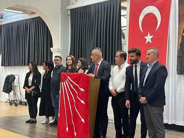 Cengiz Çiçek CHP'nin İngiltere kongresine katıldı