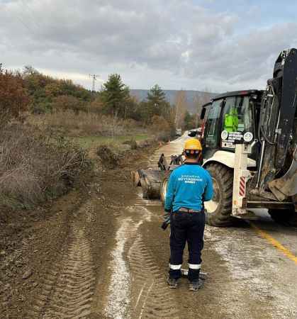 Büyükşehir Taraklı’da bin metrelik hattı sağlıklı içme suyu için yeniledi