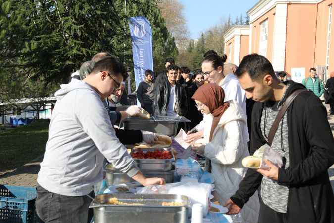 Teknoloji Fakültesi’nden Köfte Ekmek İkramı
