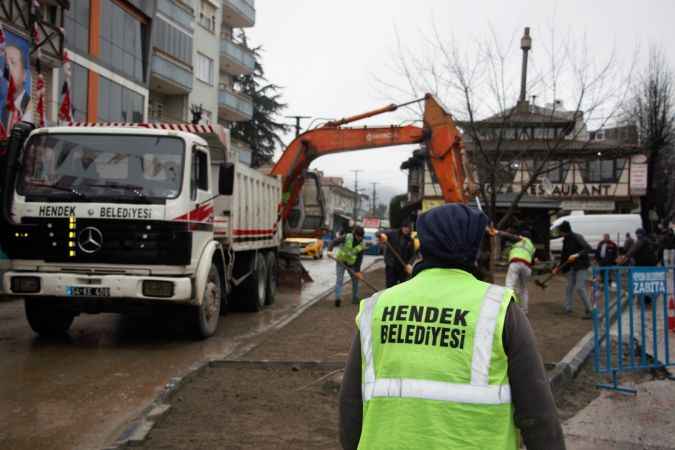 HENDEK BELEDİYESİ’NDEN YENİCAMİ TAKSİ DURAĞINA YENİ DÜZENLEME