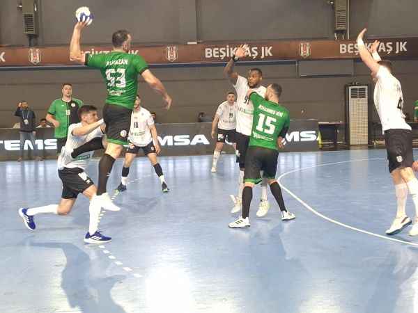 Büyükşehir Hentbol liderliği Beşiktaş’tan aldı: 43-38