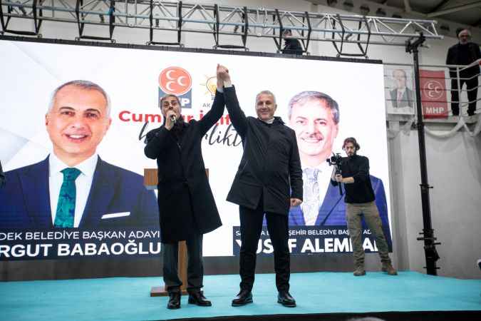 ALEMDAR, YEŞİLYURTMAHALESİ’NDE BABAOĞLU’NUN ELİNİ KALDIRDI