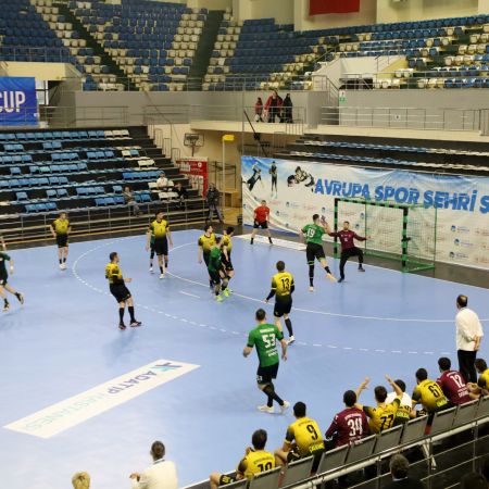 Büyükşehir hentbol adını finale yazdırdı