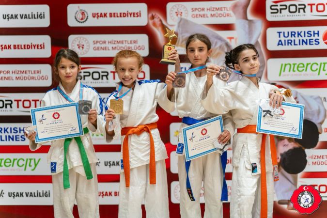 Büyükşehirli minik judocudan çifte başarı