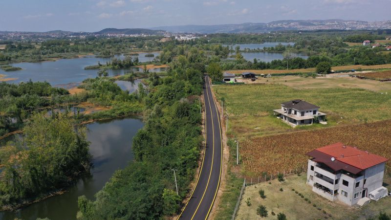 Büyükşehir Arifiye’de 7 mahallenin yolunu tablo gibi işledi