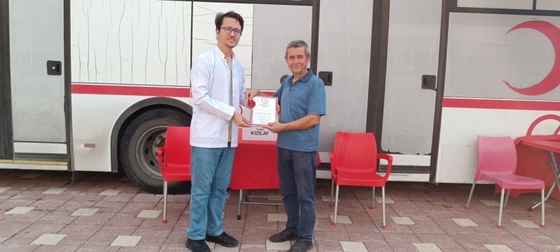 Bilecik’te 17 defa kan bağışında bulunan gazeteci onurlandırıldı