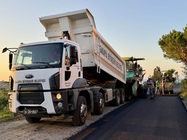 Büyükşehir’in asfalt mesaisi kuzeyde başladı: Kocaali’nin iki caddesi yenileniyor