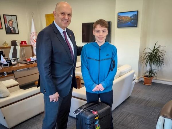 Üniversiteye Yerleşen Gençlerimize Bakanımız Sn. Mahinur ÖZDEMİR GÖKTAŞ’ın Hediyeleri