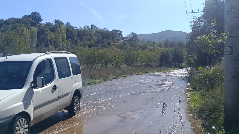Bilecik’te onarılmayan su arızası arazileri göle yolları nehre çevirdi