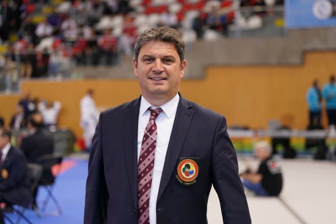 Uğur Kobaş Almanya Berline şef hakem olarak gitti.