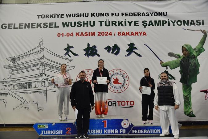 Sakarya Gaziantepliler Derneği Başkanı Mehmet Durak'tan şampiyon hemşehrilerine yemekli kutlama