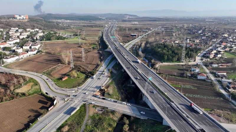 1 milyar TL’lik tarihi projede ilk kazma vuruldu Yenikent’e cazibe katacak metrobüsler yakında yollarda
