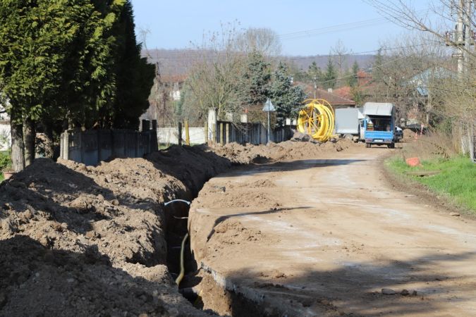 HENDEK’TE DOĞALGAZ ÇALIŞMALARI HIZ KESMEDEN DEVAM EDİYOR