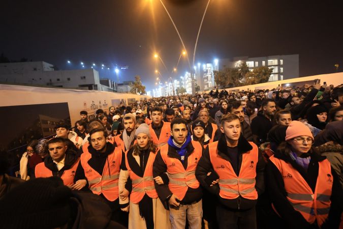 LÖSEV’İN KANSERİ YENEN MÜCADELECİ GENÇLERİ DEPREMİ UNUTMADI