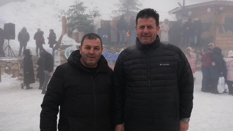 Karda eğlencenin merkezi Akyazı Aktepe oldu