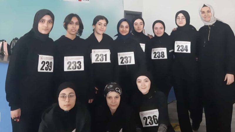 Şehit Yılmaz Ercan Kız Anadolu İmam Hatip Lisesi Oryantiringde İl birincisi oldu