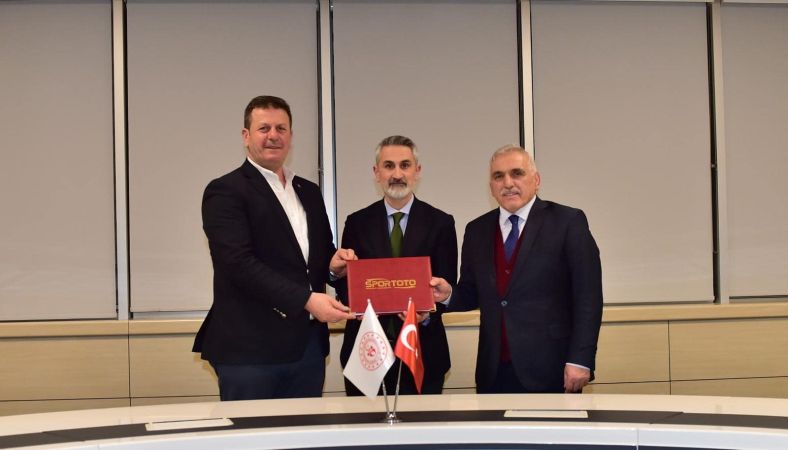 Akyazı’nın 4 mahallesinde yapılacak spor tesisleri için imzalar atıldı