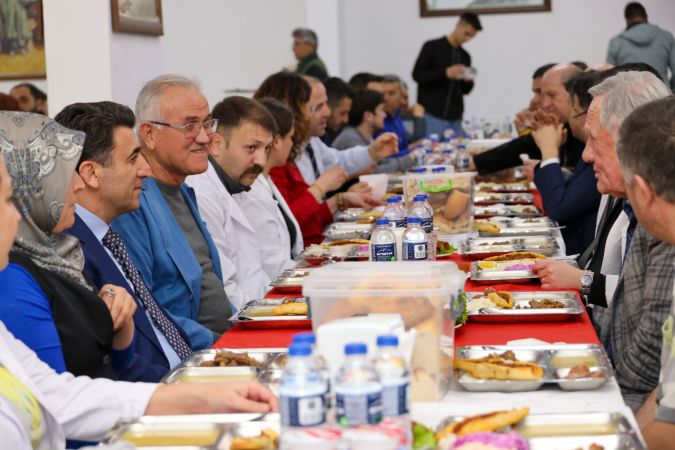 Vali Aygöl, Termal Seramik Fabrikası İşçileriyle İftar Sofrasında Buluştu
