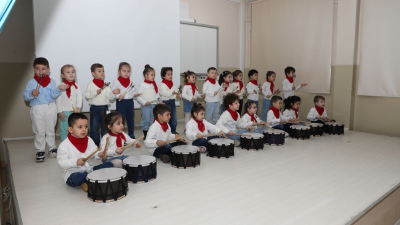 FERİZLİ’DE ÇANAKKALE ZAFERİ’NİN 110. YILDÖNÜMÜ GURUR VE MİNNETLE ANILDI