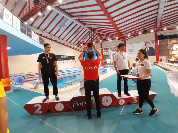 Büyükşehirli yüzücü Selim Kerem Serbest Türkiye Mersin’de tarih yazdı