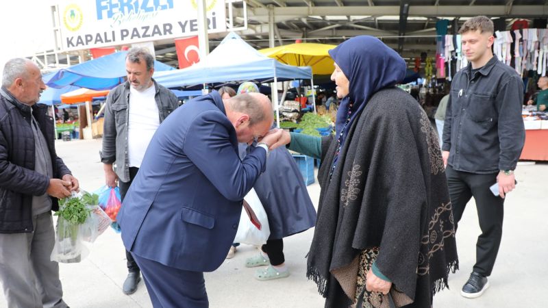 Ferizli Belediye Başkanı Mehmet Ata Pazar Esnafını Gezdi