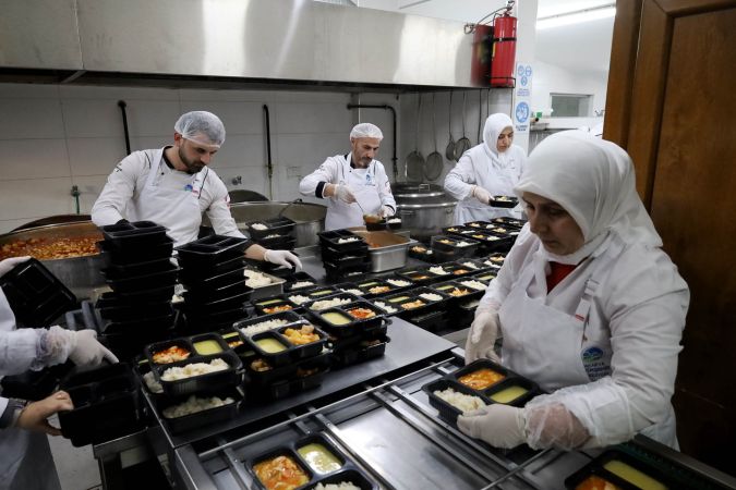 Büyükşehir bayramın bereketini ihtiyaç sahiplerinin sofrasına ulaştıracak