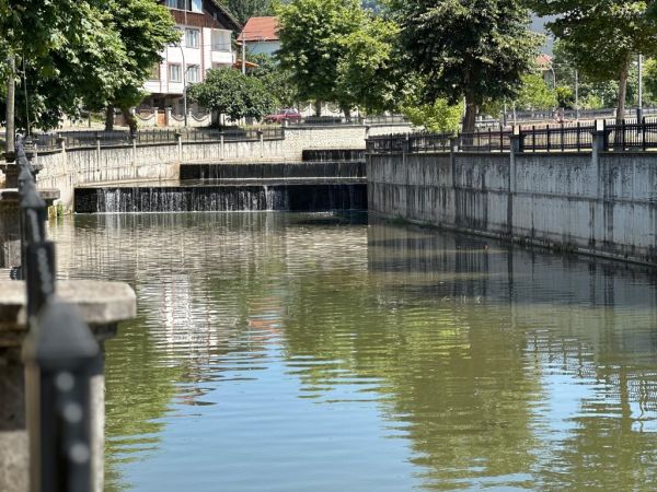 ULUDERE ÇAYI’NDA TEMİZLİK ÇALIŞMALARI SÜRÜYOR